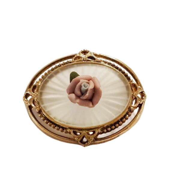Vintage Lucite Rose Cameo Brooch - Picture 10 of 10